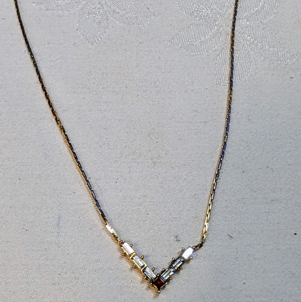Christian Dior Vintage "V" Gold Necklace With White And Red Crystals - Picture 8 of 8